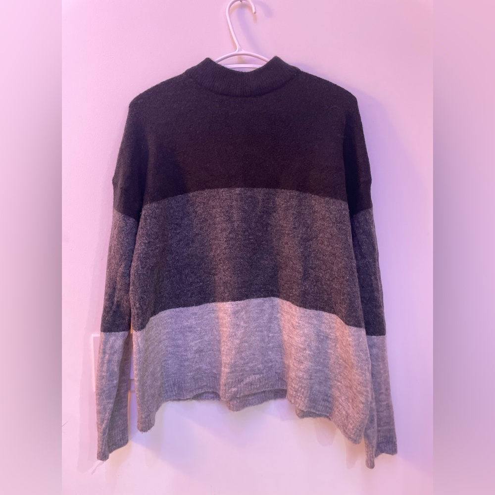 Elegant smock neck sweater with colour block stripes